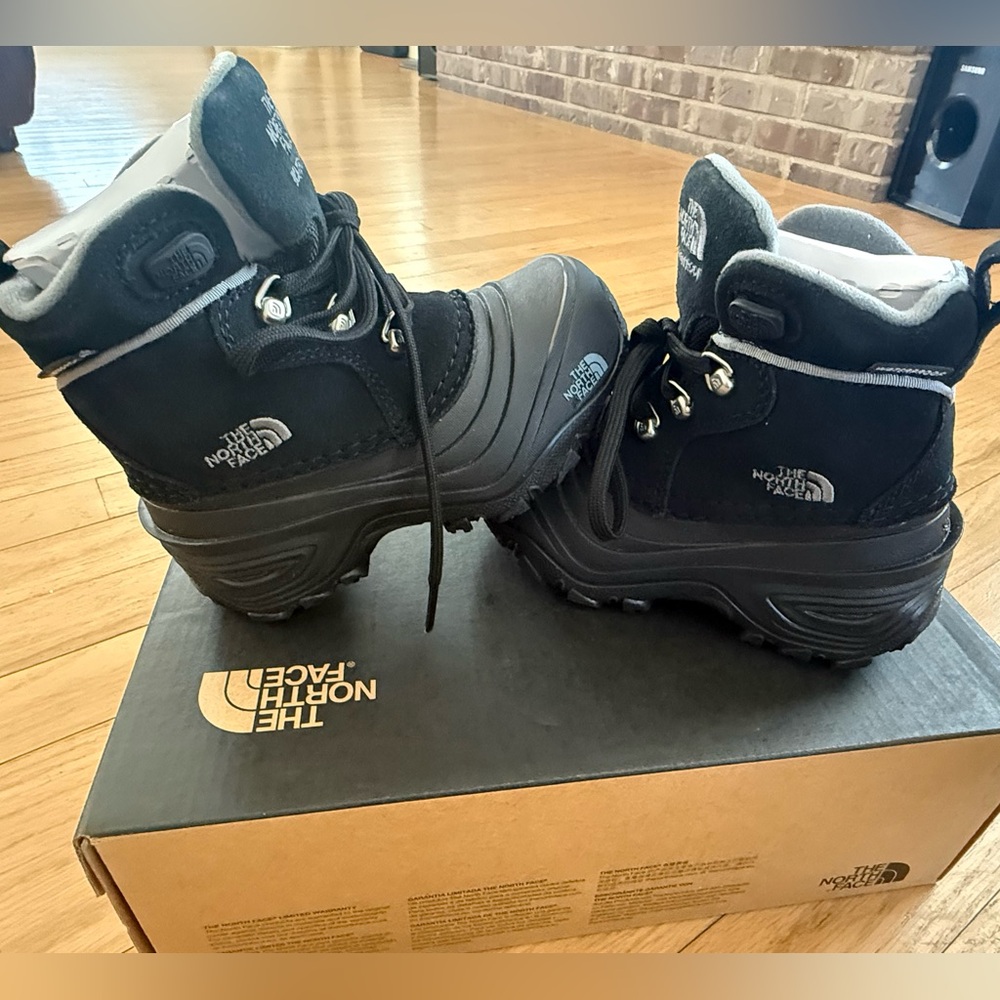 NWT The North Face Youth Chilkat Lace II size 10 Toddler/youth